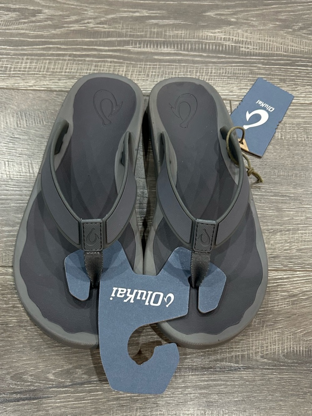 OluKai Men's Koko'o Pavement / Pavement flip flops